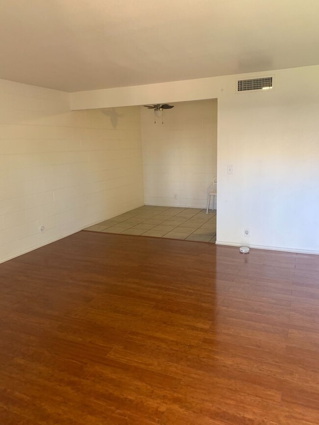 Building Photo - Affordable 1 Bedroom Condo In Central Las ...