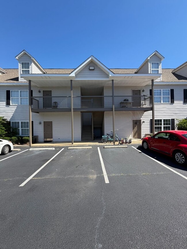Building Photo - Available for Short Term or Long Term Lease!