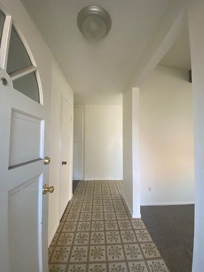 Building Photo - North Redlands Home with NEW Paint & Carpet