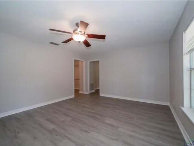Building Photo - 3 Bedroom Single Family Home in Jefferson
