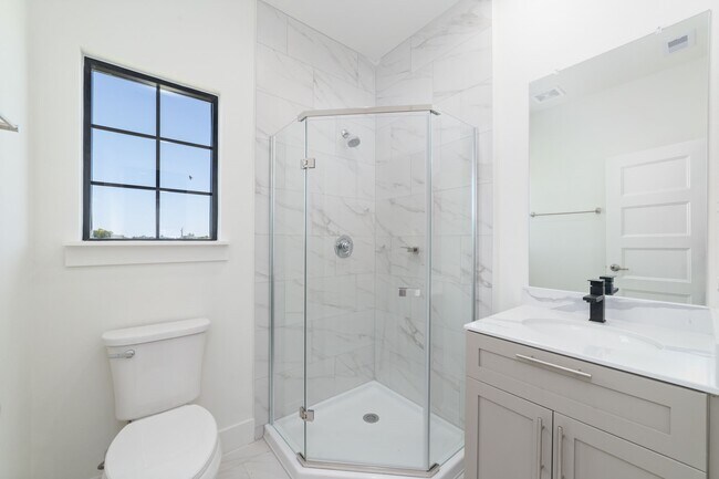 Building Photo - 11924 N Hoa Sen Cir