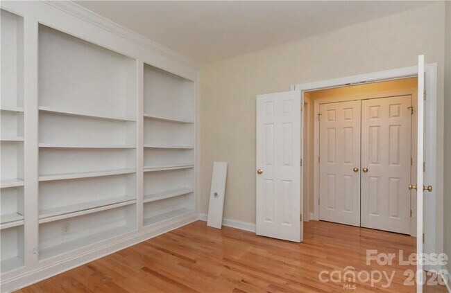 Building Photo - 10496 Gunnison Ln
