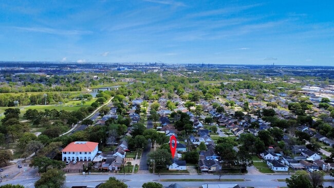 Building Photo - 7504 Elm St