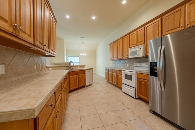 Building Photo - 1305 Delsie Dr