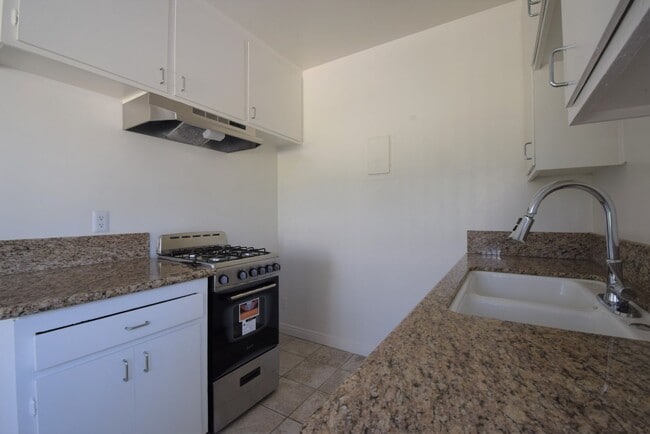Building Photo - 11204