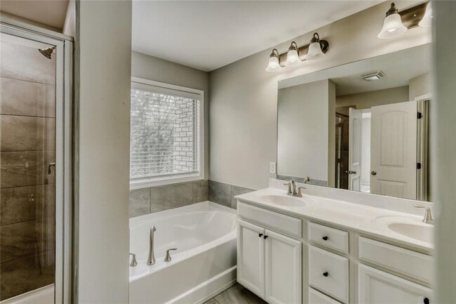 Building Photo - 901 Sunset Park Dr