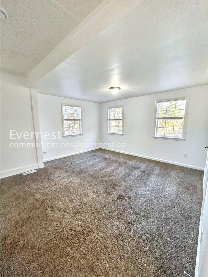 Building Photo - 613 N Jackson Ave