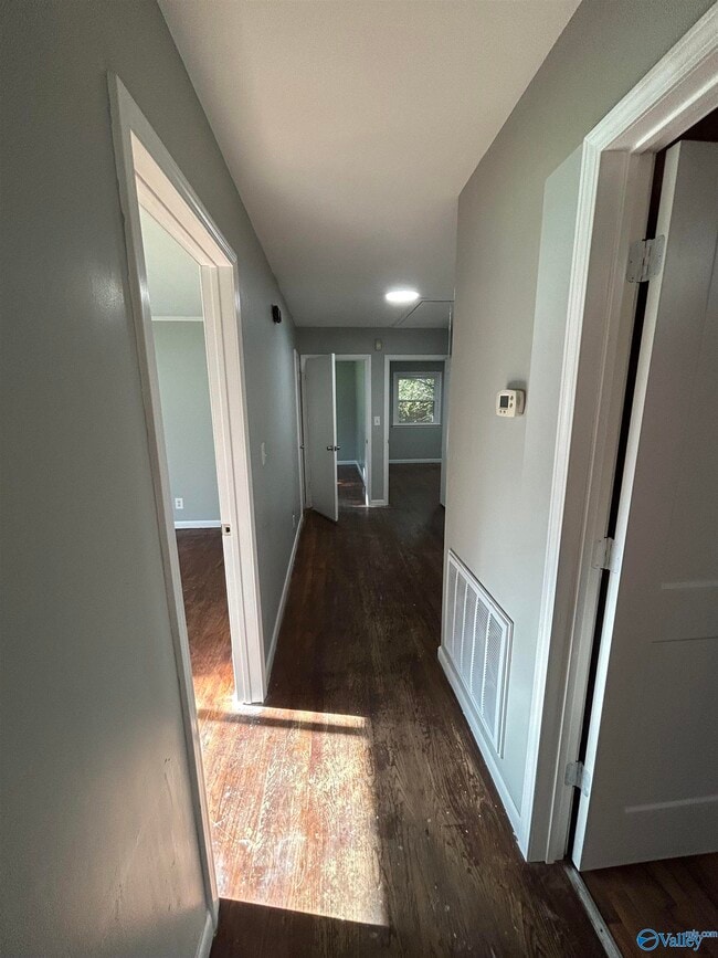 Building Photo - 4103 Lakeview Dr NW