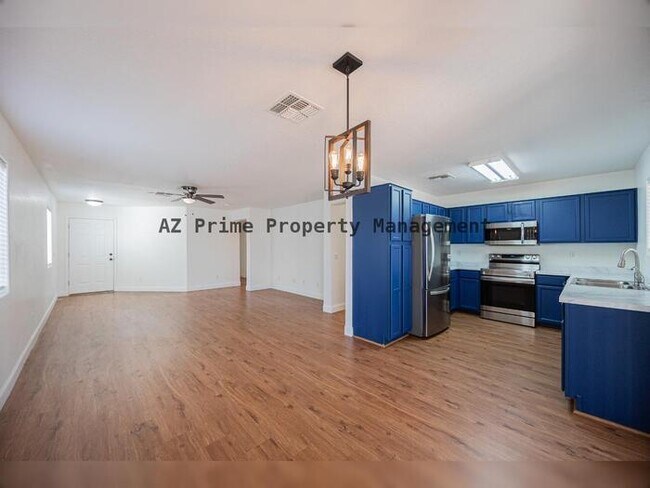 Building Photo - 17432 W Calavar Rd