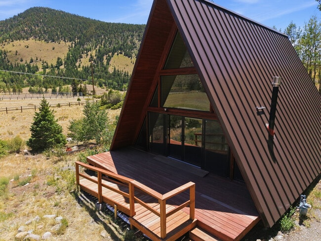 Building Photo - 77 Snowplow Ave