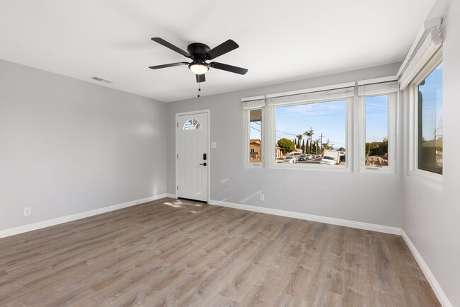 Building Photo - Spacious & Stunning: Fully Remodeled 3-Bed...