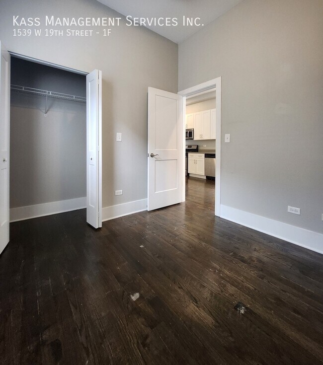 Building Photo - 1539 W 19th St