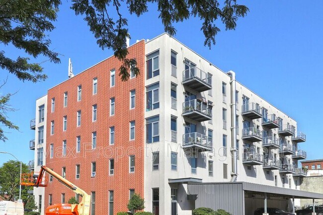 Building Photo - 309 E 5th St