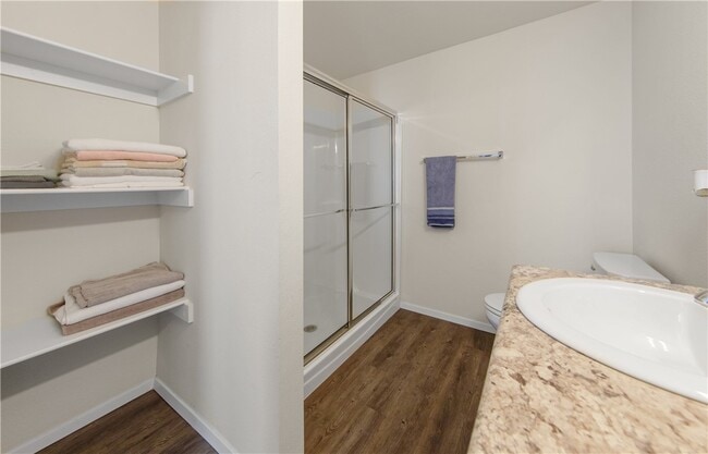 Building Photo - 8110 Dogwood Dr