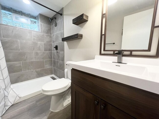 Building Photo - 5020 Chantilly Dr