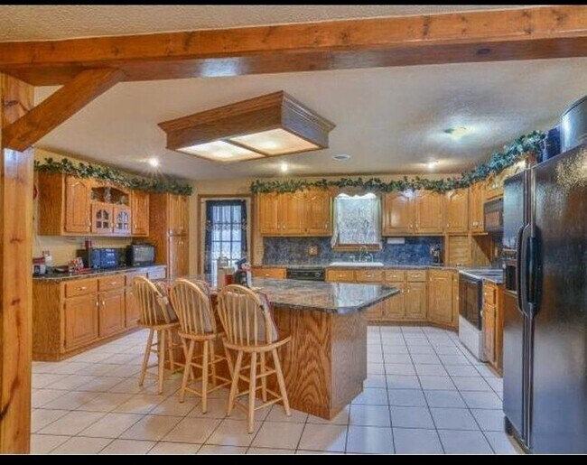 Building Photo - 492 Olinger Dr