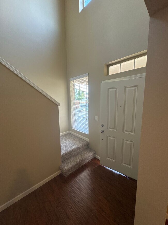 Building Photo - ? Beautiful 4-Bed, 3-Bath North Albany Hom...