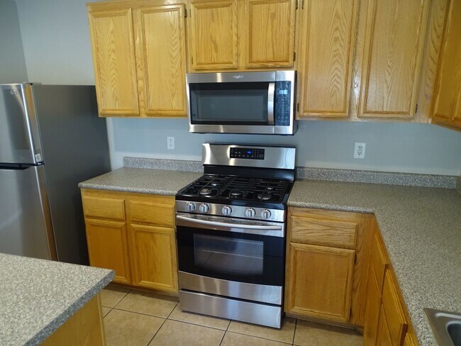 Building Photo - 3 Bed Southwest Home Convenient To The Durango Station Casino