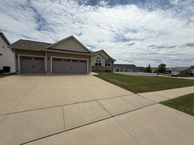 Building Photo - 487 Battle Creek Dr