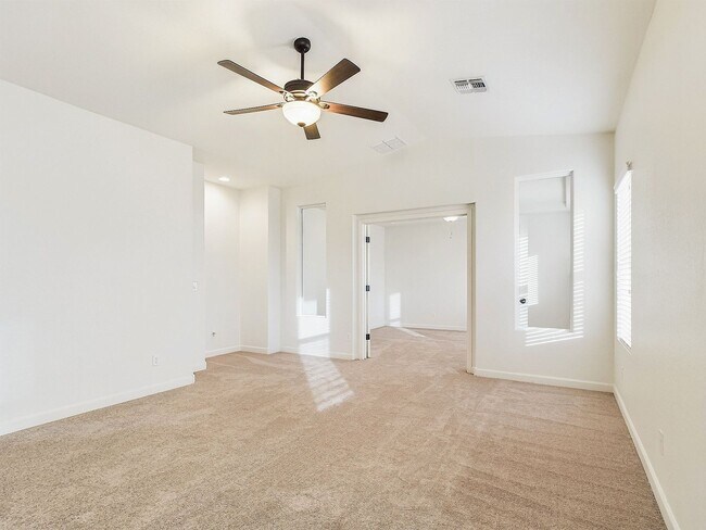 Building Photo - Carefree Hwy/27th Dr Gorgeous 6 Bedrooms/4 Bath 3695 Sq Ft Home