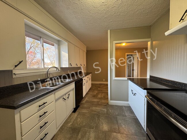 Building Photo - MOVE IN SPECIAL:  $200 OFF FIRST MONTHS' RENT