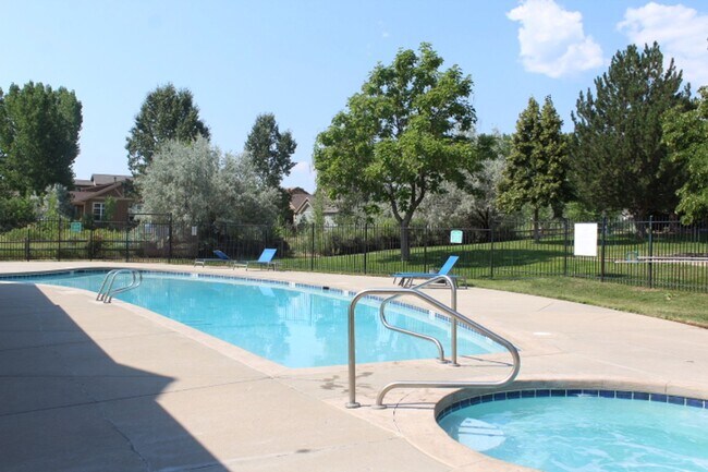 Building Photo - Stunning 3rd Floor 3 BR/2 BA Littleton Con...