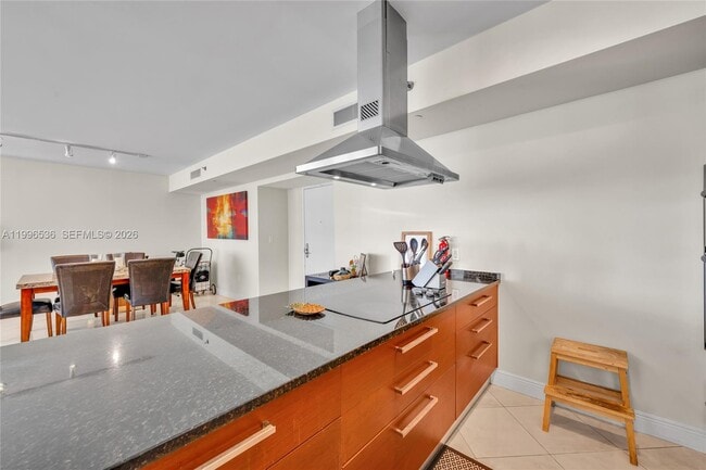 Building Photo - 1850 S Ocean Dr