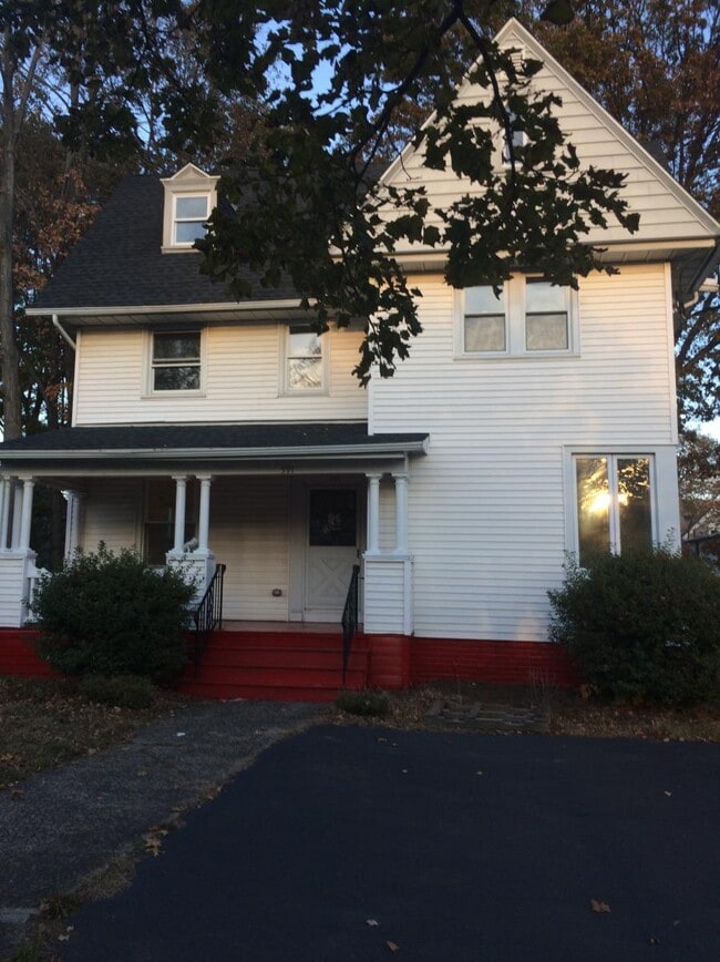 Primary Photo - 591 Washington Ave