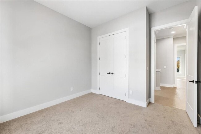 Building Photo - 2035 Parkside Ln