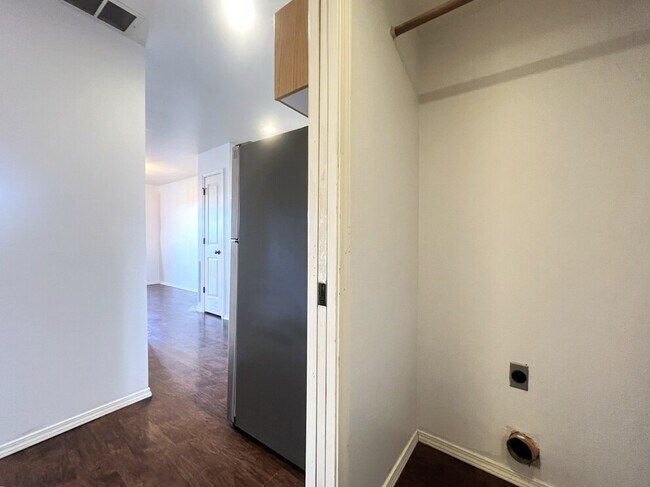 Building Photo - 5851 N Cobbler Ln