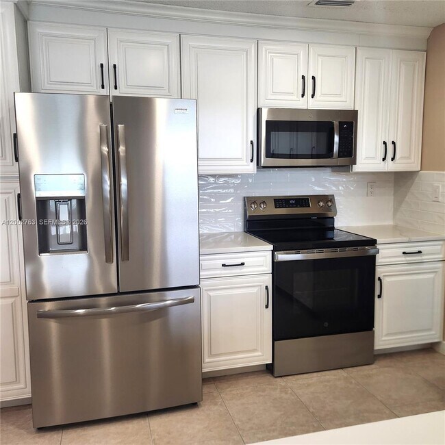 Building Photo - 11950 SW 49th Ct