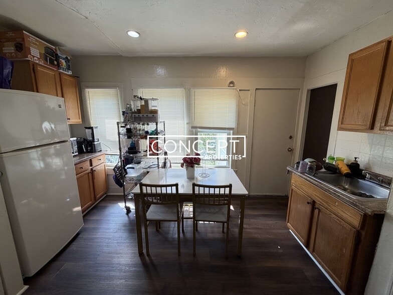 Building Photo - 75 Intervale St
