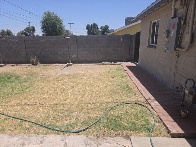 Building Photo - 6717 N 53rd Ave