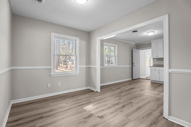 Building Photo - 620 Starling Way