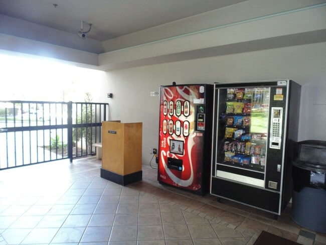 Building Photo - Newly renovated 1 bedroom, 1 bath, 1 parking in Makiki!