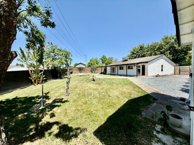 Building Photo - Update home available NOW