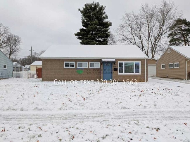 Building Photo - 2881 Archwood Pl