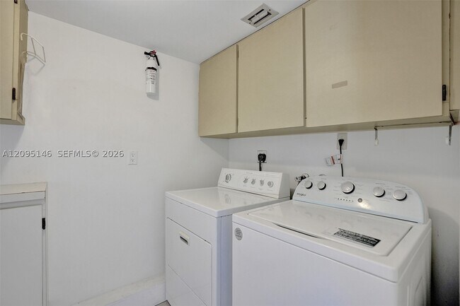 Building Photo - 16500 NE 27th Pl