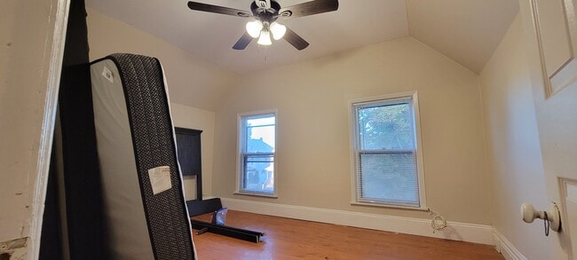 Building Photo - 628 25th St