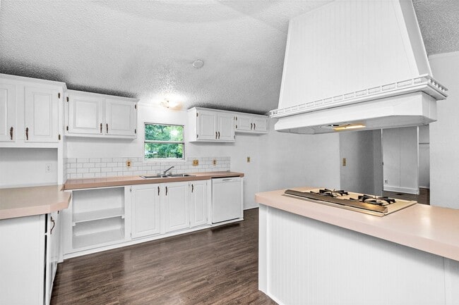 Building Photo - 19339 Forest Ln Cir