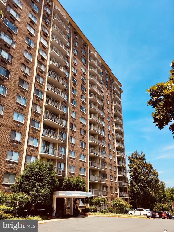 Building Photo - 2059 Huntington Ave