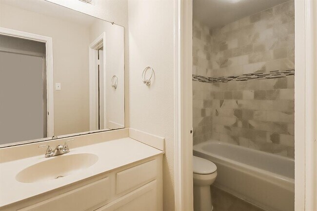 Building Photo - 2622 Eaglenest Ln