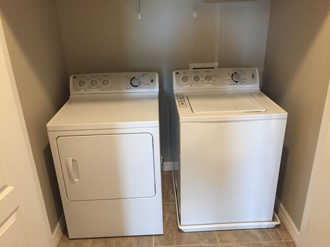 Washer/Dryer in Unit - 3120 Oriole Dr