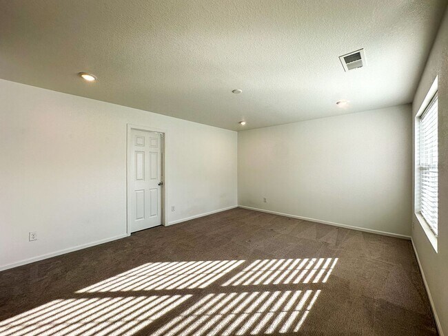 Building Photo - Senderos Creek 3bd paired home