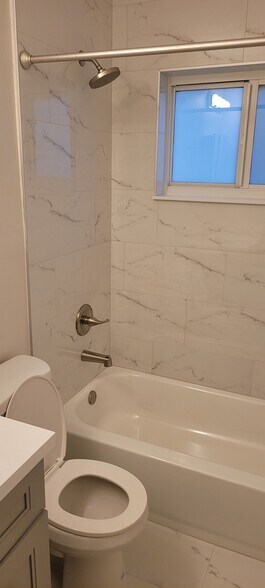 Building Photo - 3360 NE 16th Ave