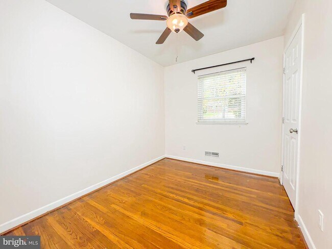 Building Photo - 3217 St Lukes Ln