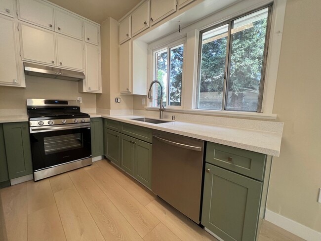 Building Photo - BEAUTIFULLY REMODELED HOME W/ HUGE OUTBUILDING!!