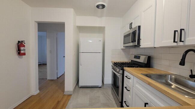 Building Photo - 204 Woodcliff Ave