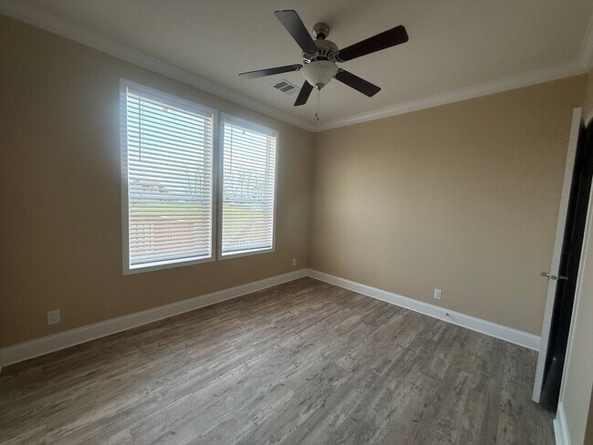 Building Photo - 631 Imogene Dr