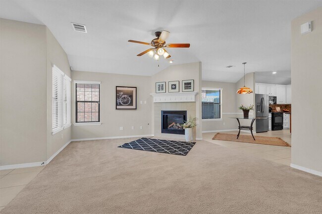 Building Photo - 119 Golfview Ct